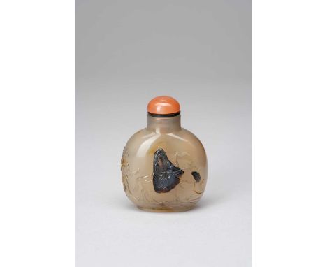 A CHINESE AGATE SUZHOU-TYPE SNUFF BOTTLE1770-1860Attributed to the Cameo Ink-play master, carved with Huang Chengyan riding a