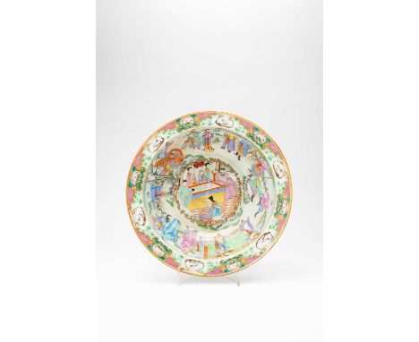 A CHINESE FAMILLE ROSE 'THE GENERALS OF THE YANG'S FAMILY' BASIN19TH CENTURYBrightly enamelled with a central medallion depic