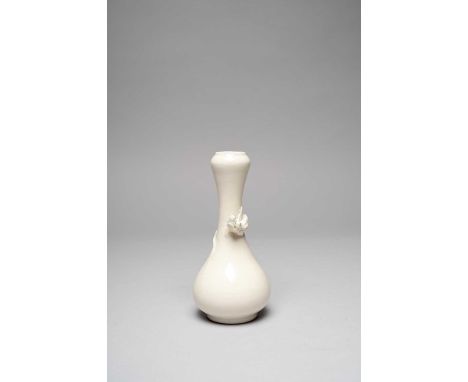 A SMALL CHINESE BLANC DE CHINE GARLIC-NECK BOTTLE VASE KANGXI 1662-1722The waisted neck encircled by a chilong, 14cm.