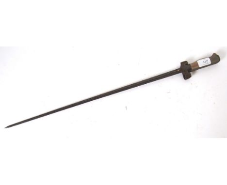 BAYONET: A late 19th century French Lebel bayonet with crossed blade, scabbard, and a brass handle. Approx 64cm long.

NOTE: 