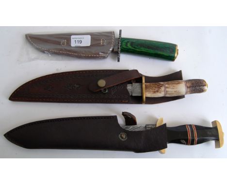 KNIVES: A collection of 3x 20th century Damascus bladed hunting knives - each with horn or faux horn handles and brass caps t