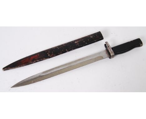BAYONET: An original WWI First World War era German Ersatz bayonet, within the original scabbard. Approx 44cm long.

NOTE: Fr