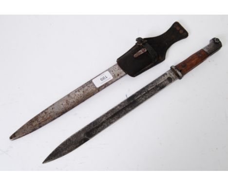 BAYONET: A First World War WWI German Samsen Werk marked rifle bayonet, with scabbard and original leather holster. 45cm long