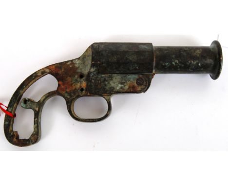 GERMAN ZEPPELIN FLARE GUN: An original German Imperial Navy flare pistol. Purportedly found in the River Ouse in the summer o