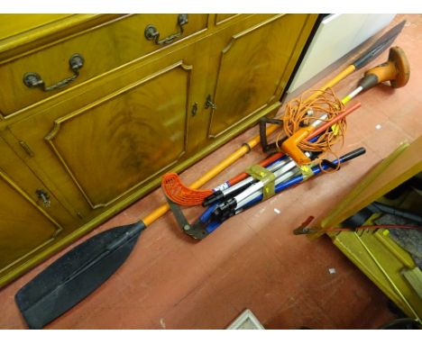 Parcel of garden tools etc and a Flymo strimmer E/T