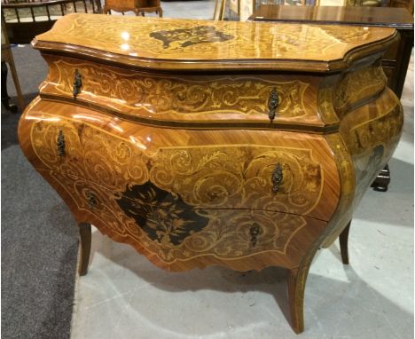 A late 20th Century walnut veneered bombe fronted commode chest of three drawers, with foliate inlaid detail, width 123cm. 