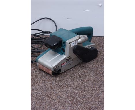 Makita 9404 240v hand electric belt sander Condition Report Click here for further images, condition, auction times & deliver