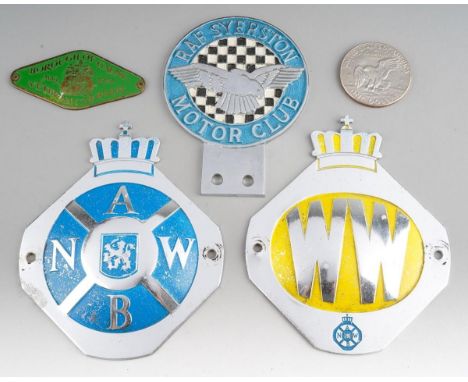 Assorted vintage car badges including RAF Syerston Motor Club, a Wegenwacht Sports Club Netherlands Car Badge Auto badge, cir