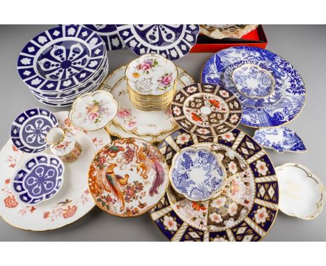 Assorted collection of Royal Crown Derby to include: a Royal Pinxton Roses A1155 dinner and a lunch plate, a Bali dinner plat