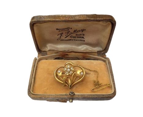 Edwardian 15ct gold and seed pearl floral brooch in boxWeight 3.5 grams