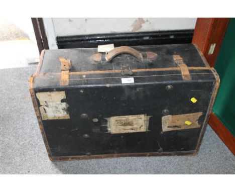 A VINTAGE LEATHER TRUNK/SUITCASE