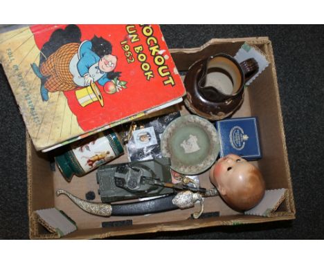 A TRAY OF COLLECTABLES TO INC A HALCYON DAYS ENAMEL BOX