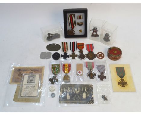 A quantity of replica medals - mostly WWI German and Belgium, with related ephemera including some vintage items (box)