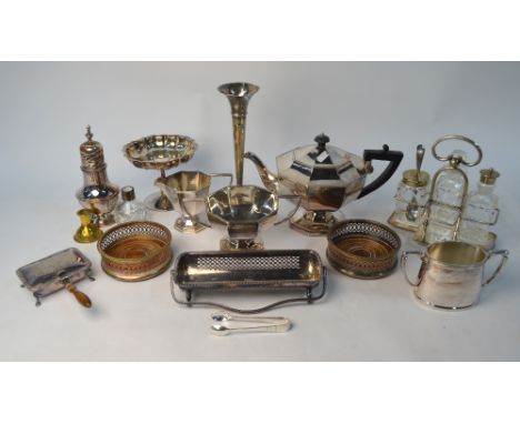 An octagonal electroplated three-piece tea service, to/w a silver vase flute and other plated wares (box)