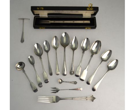 A cased silver replica 'Manners' Fork, Sheffield 1935, to/w a quantity of silver flatware, 8.7 oz total