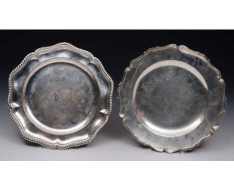 A RECTANGULAR SHAPED SILVER PATIENCE PLAYING CARD BOX with domed hinged lid and a fall front panel, 9.5cm wide, London 1901 b