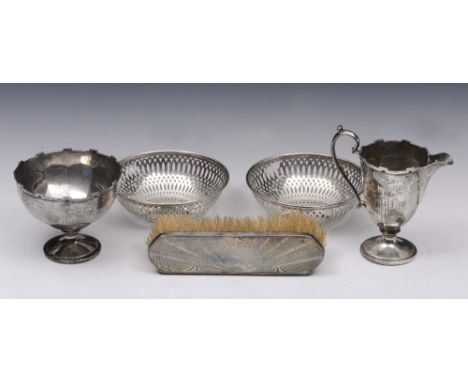 A PAIR OF SILVER DISHES with pierced sides, 10.5cm diameter, Sheffield 1911 by Harrison Brothers & Howson; a silver cream jug