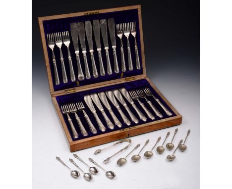 A SILVER PLATED TWELVE PIECE FISH KNIFE AND FORK SET with reeded handles, cased for Elkington & Co Ltd; a set of six apostle 