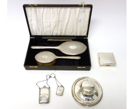 Silver and silver mounted wares, comprising; a circular capstan shaped inkwell, presentation inscribed, Birmingham 1911, a sq