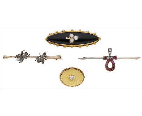 Four gem set bar brooches, comprising a bloomed gold and onyx brooch, bead and ropsetwist decorated, centred with a gold moun