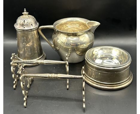 A pair of silver knife rests, London 1895, a silver pepper, a silver salt and a silver cream jug, 9.5 ozt