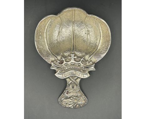 A silver caddy spoon, Ich Dien, Garrard &amp; Co, London 1968, 1.3 ozt