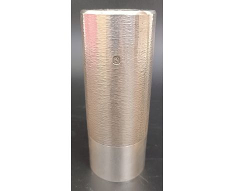 A modernist silver caster, London 1981, 8.98 ozt, 13 cm high