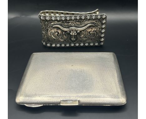 An American sterling silver money clip and an Elizabeth II silver cigarette case, 146 g