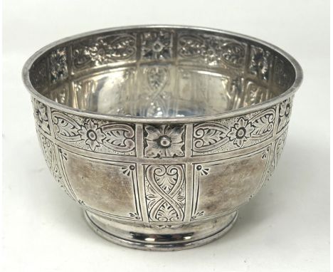 A Victorian silver bowl, with embossed and engraved decoration, London 1882, 4.4 ozt, 10 cm diameter