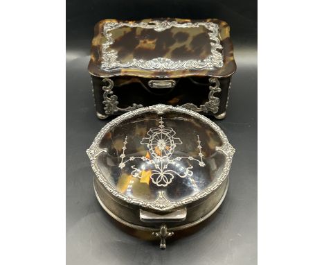 A silver and tortoiseshell box, Birmingham 1911, 9.5 cm diameter, and a similar box, 11 cm wide (2)