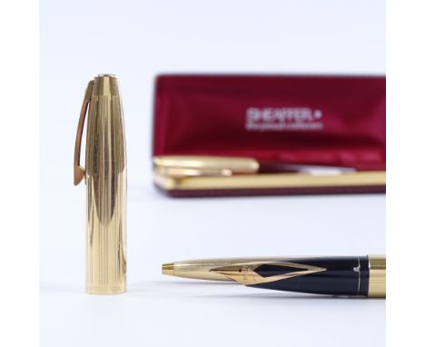 Vintage fountain pens, Parker 51 and a Sheaffer fountain and ball pen set, circa 1970s'. (3) Sheaffer pens in original case m