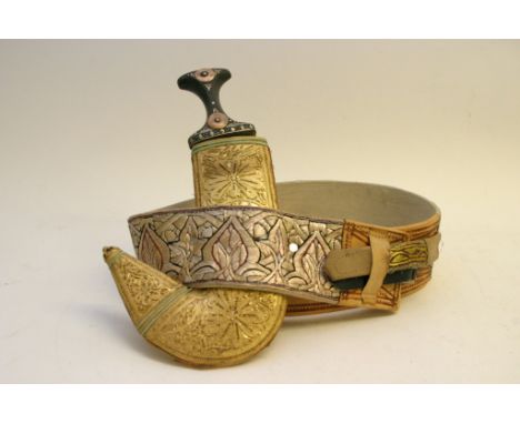 A decorative Jambiya on belt, horn handle and gilt filigree sheath 