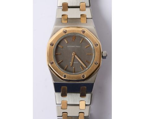  A Quality Audemars Piguet medium watch "Royal Oak" Automatic with 18ct gold and stainless steel strap working order £2500-30