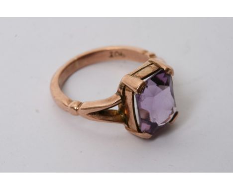 A 9ct gold Amethyst ring