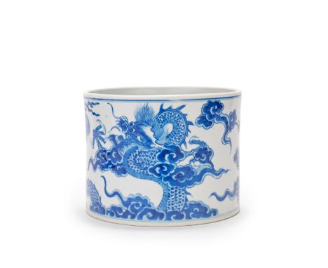 A BLUE AND WHITE 'DRAGON' BRUSHPOT, BITONGKangxiThe cylindrical vessel decorated to the exterior with confronting writhing dr