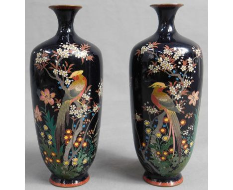 2 Cloisonné Vasen Japan alt. Phönix.Je 15 cm hoch. Ein Paar. Wohl Darstellung Phönix, Japan, Meiji Periode, circa 110 - 130 J