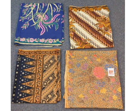 4 x Indonesischer Batik Stoff, Handdruck.Bis circa 250 cm x 115 cm. Ein Stoff vernäht. Handarbeit bedruckt mit Modeln. Versan