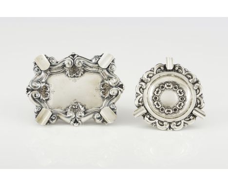 Silver 833/000Rococo decoration of shells and foliage motifsOporto hallmark (1938-1984)(wear)19x13,5 cm ( o maior)247 g 