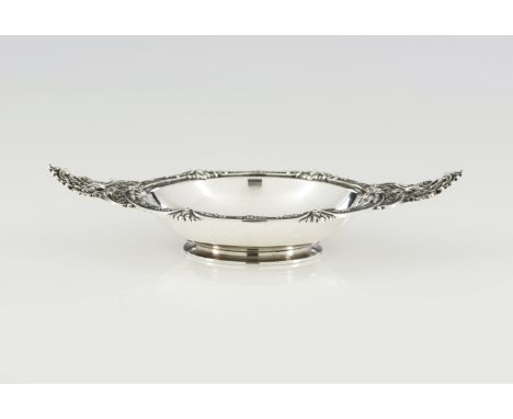 A bowlSilver 916/000Plain centre of foliage and shells reliefs decoration to  rim and handlesOporto hallmark (1887-1937) and 