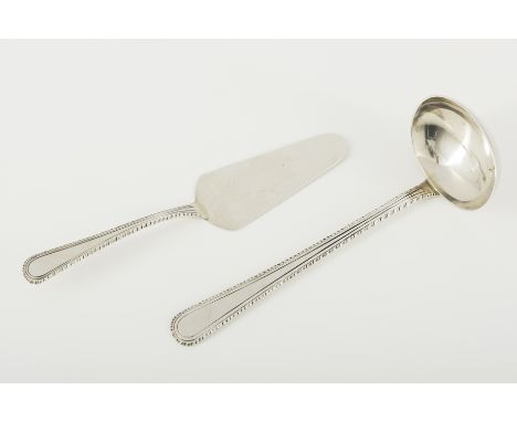 A ladle and spatulaSilver 835/000Oporto hallmark (1985-2020)Comp.: 24 cm (spatula)269,2 g