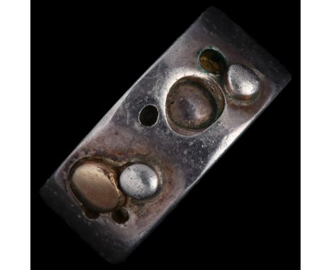 CATHY TIMBRELL (THE DUCKBARN STUDIO) - a bespoke sterling silver and gold organic band ring, band width 9.4mm, size R, 9.5gGe