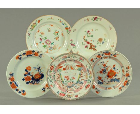 Five Chinese porcelain plates, 18th century, comprising of two Chinese Imari pattern plates, a Famille Rose plate decorated w