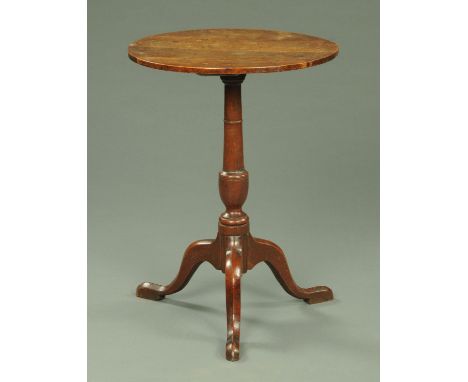 A George III oak tripod table, with turned column and three downswept legs terminating in pad feet.  Diameter 50 cm. 