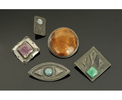 An aventurine brooch, and four others, one with moonstone, two with enamel and another. 