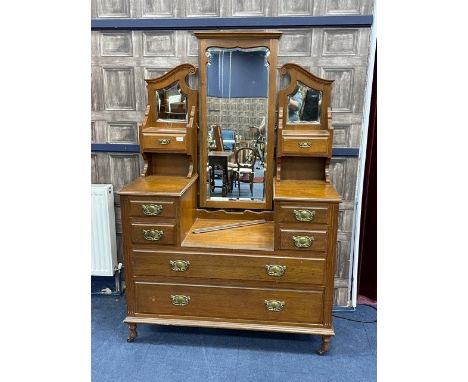 EARLY 20TH CENTURY OAK DRESSING CHEST, with swing mirror, 113.5cm wide