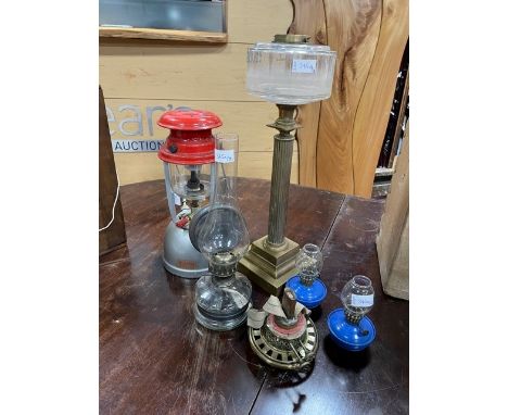 BRASS COLUMN OIL LAMP, 47cm high, along with a glass oil lamp, two miniature lamps and a hanging lantern (5)