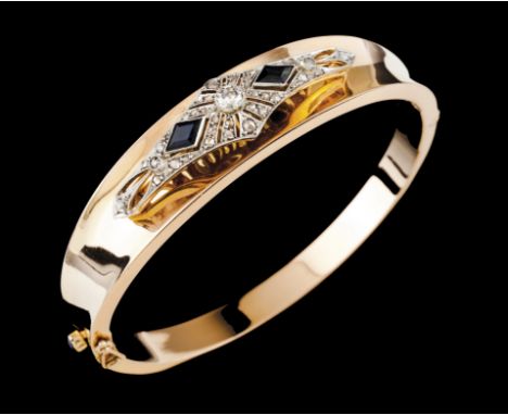 A bangleBicoloured gold Plain band of central pierced decoration element set with one European brilliant cut diamond (ca. 020
