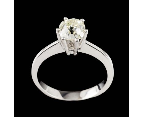 A solitary ringGold Set with one oval antique brilliant cut diamond (ca. 1.30ct) colour possibly J/K, purity SI Deer hallmark