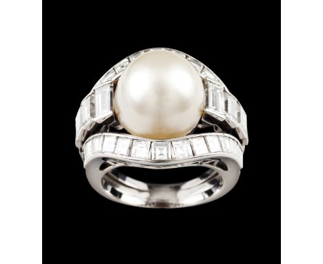 A ringWhite gold Set with a half pearl (ca. 12mm) 26 princess cut diamonds totalling (ca. 1.00ct and 8 baguette cut diamonds 