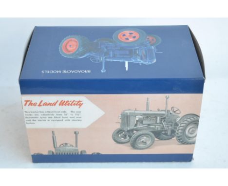 Broadacre Models 1/16 scale highly detailed diecast Fordson Major E27N tractor model in mint condition, box very good 